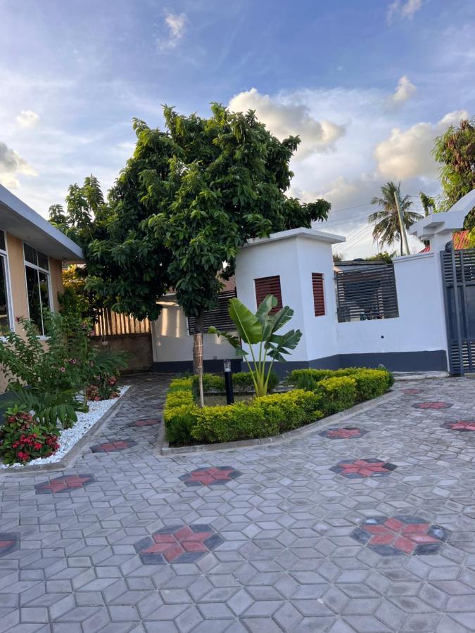 Haika Home Lodge 다르에스살람 외부 사진